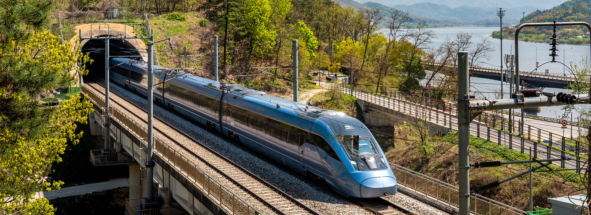 SRT train emerging from a tunnel